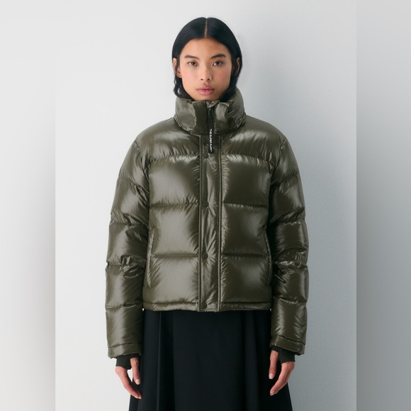 Aritzia THE SUPER PUFF™ Shorty - Hi-Gloss - Picture 1 of 9